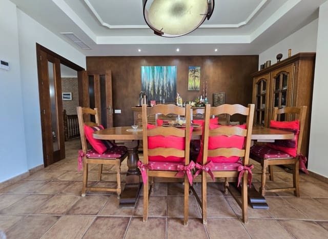 4 slaapkamer Villa te koop in Moralet, Alicante stad met zwembad garage - € 665.000 (Ref: 9486577)