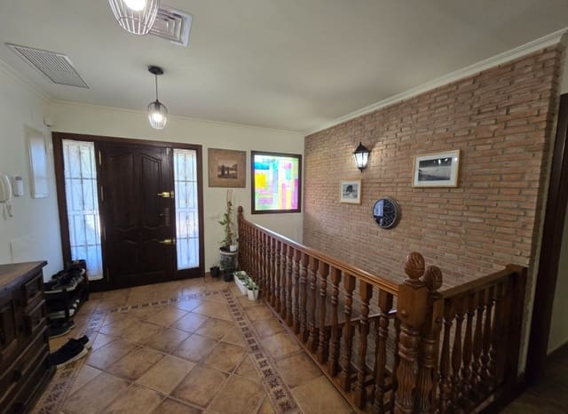 4 slaapkamer Villa te koop in Moralet, Alicante stad met zwembad garage - € 665.000 (Ref: 9486577)