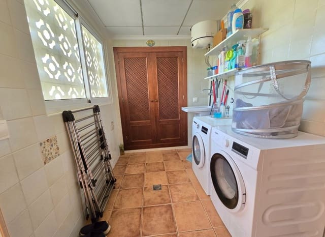 4 slaapkamer Villa te koop in Moralet, Alicante stad met zwembad garage - € 665.000 (Ref: 9486577)