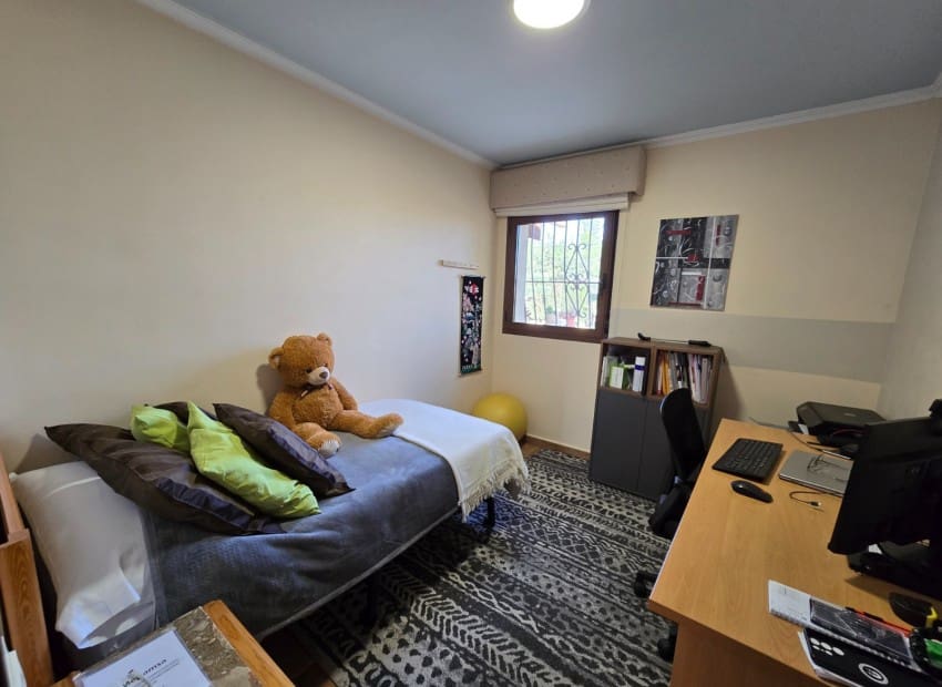 4 soverom Villa til salgs i Alicante by med svømmebasseng garasje - € 639 000 (Ref: 9486577)