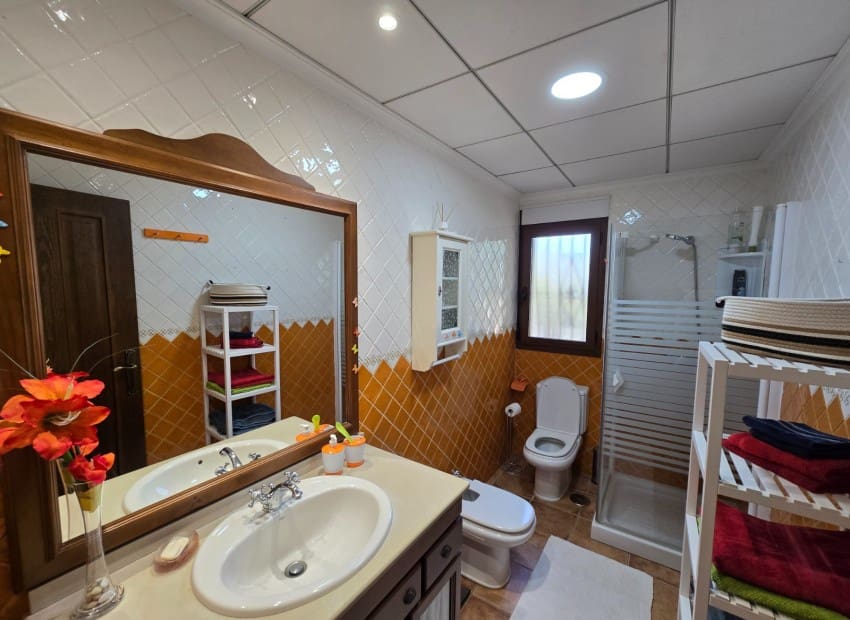 4 soverom Villa til salgs i Alicante by med svømmebasseng garasje - € 639 000 (Ref: 9486577)