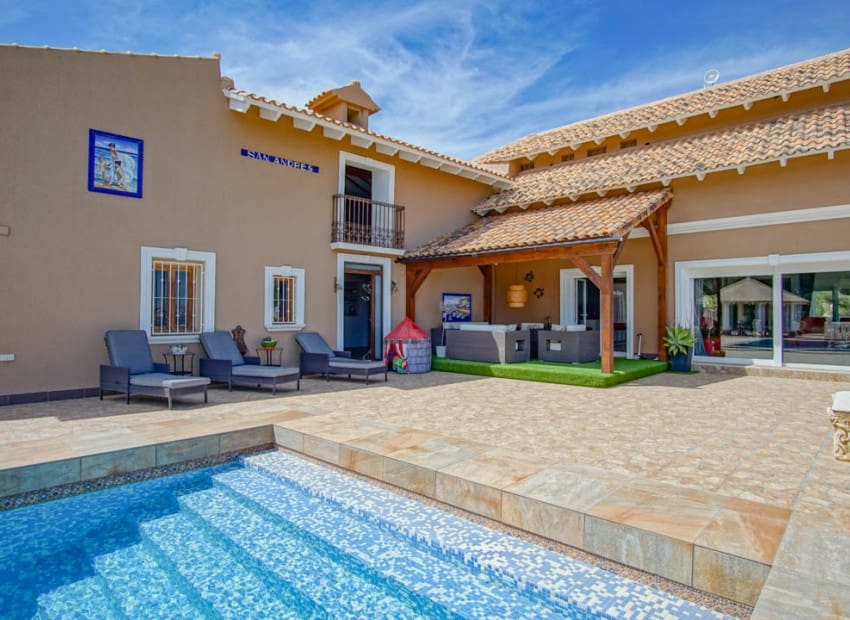 8 sypialnia Willa na sprzedaż w La Nucia z basenem - 2 500 000 € (Ref: 9500017)