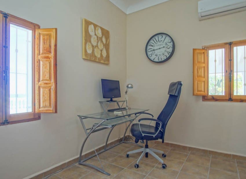 8 sypialnia Willa na sprzedaż w La Nucia z basenem - 2 500 000 € (Ref: 9500017)