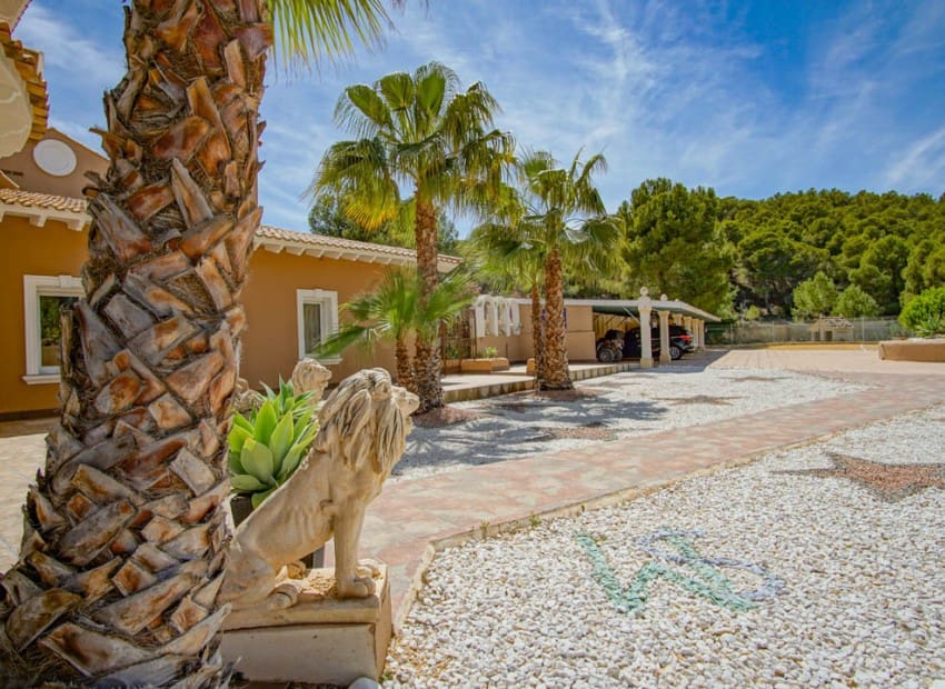 8 sypialnia Willa na sprzedaż w La Nucia z basenem - 2 500 000 € (Ref: 9500017)