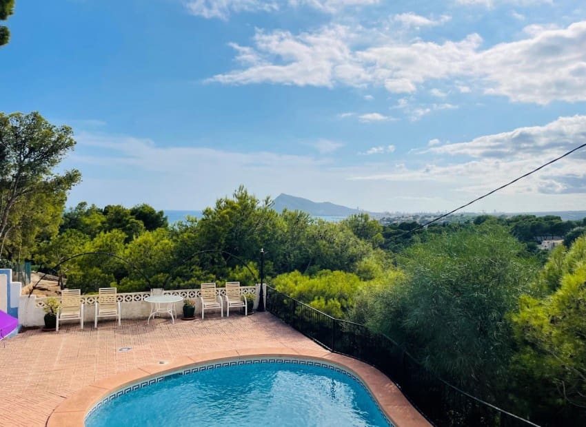 5 bedroom Villa for rent in Altea with pool - € 1,700 (Ref: 9503011)