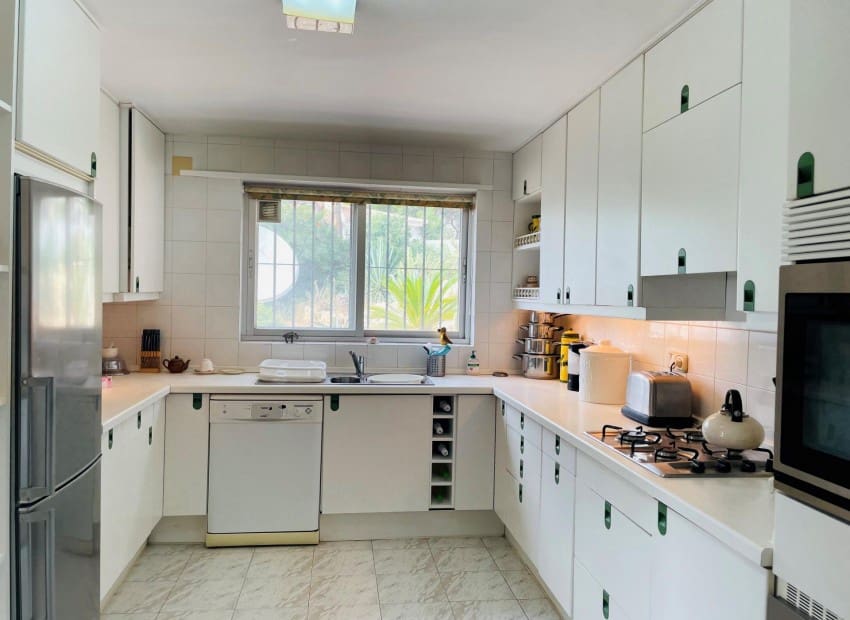 5 bedroom Villa for rent in Altea with pool - € 1,700 (Ref: 9503011)