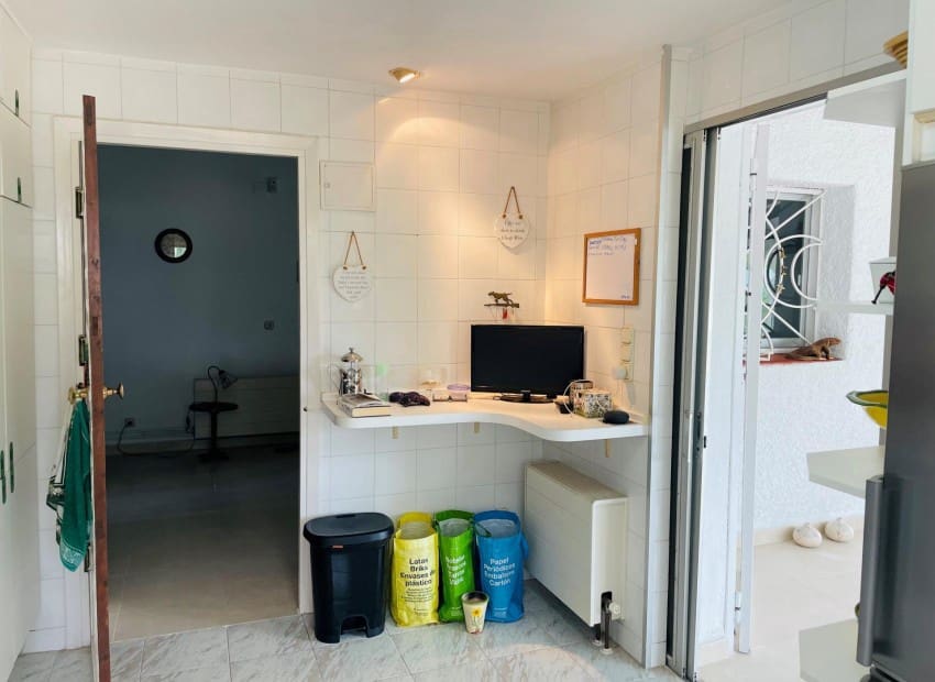 5 bedroom Villa for rent in Altea with pool - € 1,700 (Ref: 9503011)