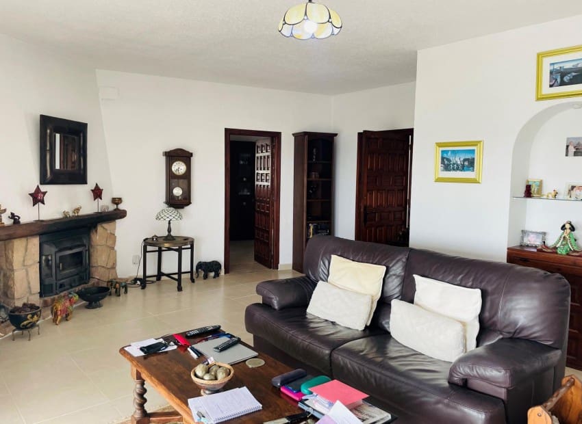 5 bedroom Villa for rent in Altea with pool - € 1,700 (Ref: 9503011)