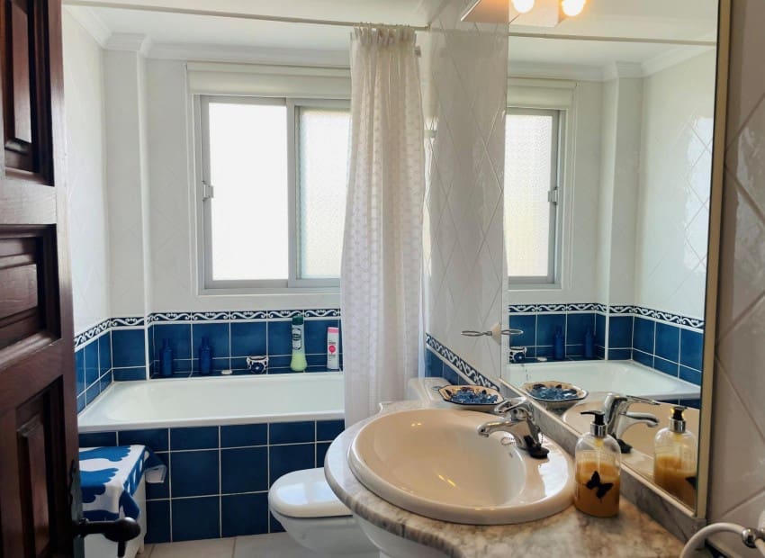 5 bedroom Villa for rent in Altea with pool - € 1,700 (Ref: 9503011)