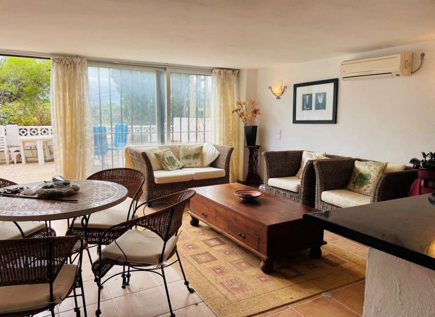 5 bedroom Villa for rent in Altea with pool - € 1,700 (Ref: 9503011)