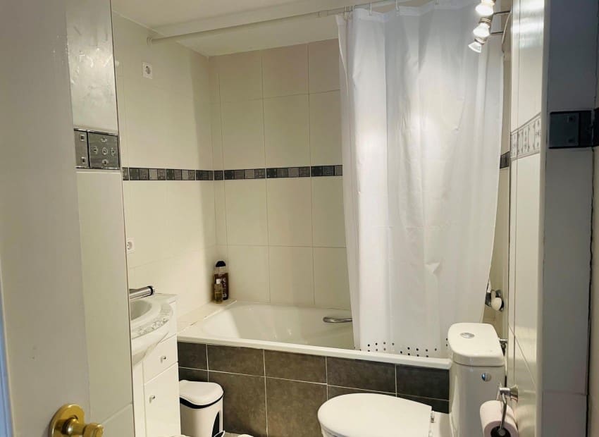 5 bedroom Villa for rent in Altea with pool - € 1,700 (Ref: 9503011)