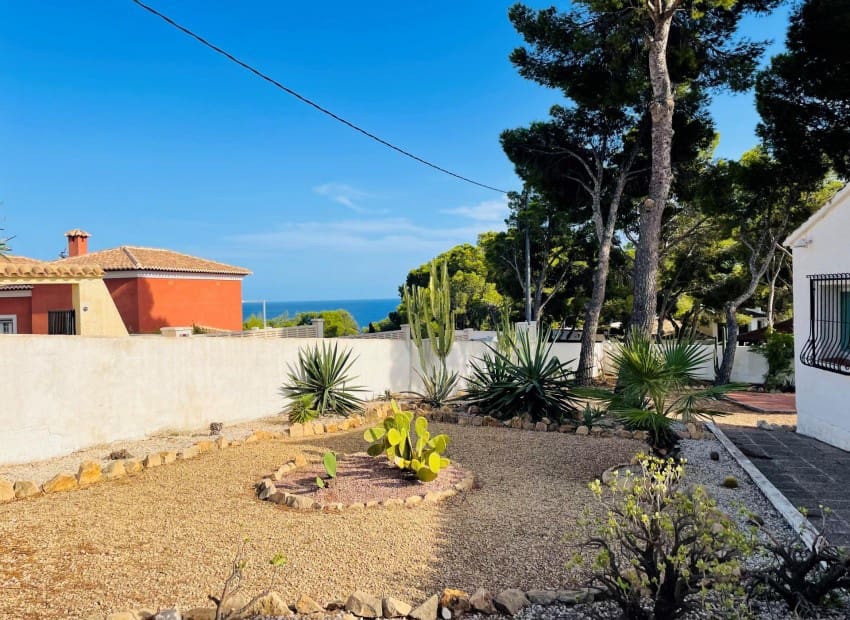 5 bedroom Villa for rent in Altea with pool - € 1,700 (Ref: 9503011)