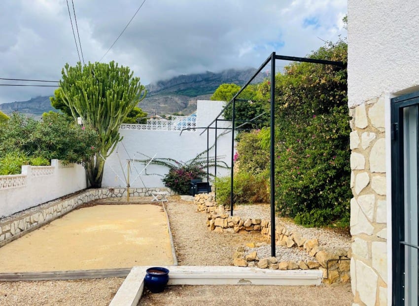 5 bedroom Villa for rent in Altea with pool - € 1,700 (Ref: 9503011)