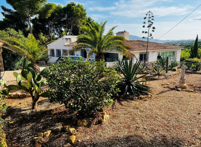 5 bedroom Villa for rent in Altea with pool - € 1,700 (Ref: 9503011)