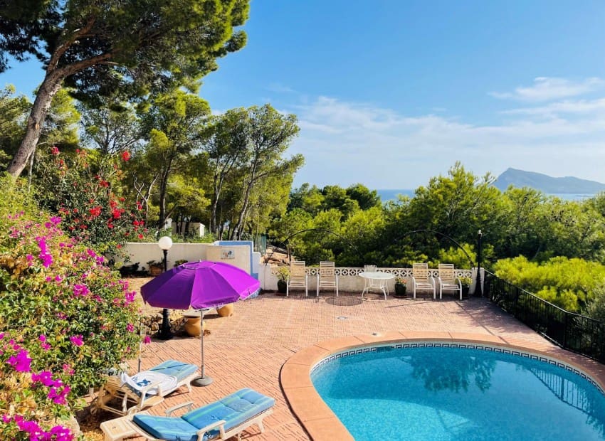5 bedroom Villa for rent in Altea with pool - € 1,700 (Ref: 9503011)