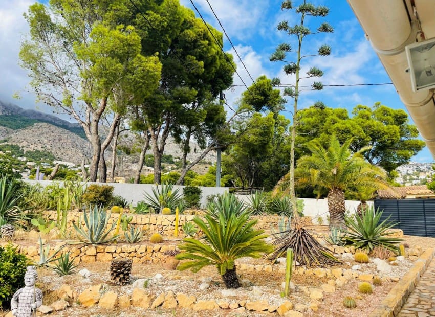 5 bedroom Villa for rent in Altea with pool - € 1,700 (Ref: 9503011)