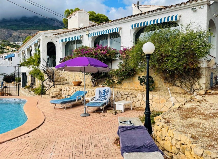 5 bedroom Villa for rent in Altea with pool - € 1,700 (Ref: 9503011)