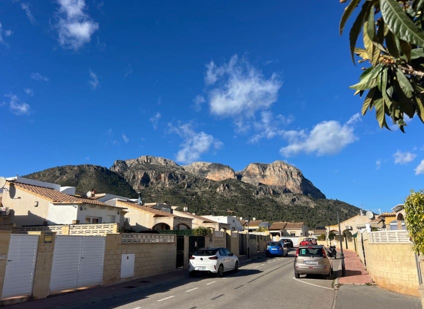 3 bedroom Villa for rent in Polop with pool garage - € 1,500 (Ref: 9503369)