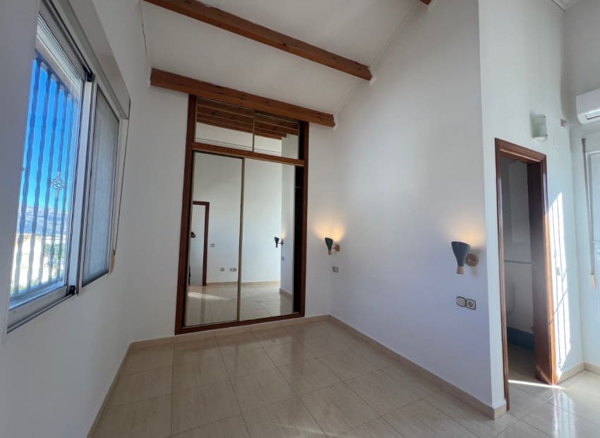 3 bedroom Villa for rent in Polop with pool garage - € 1,500 (Ref: 9503369)