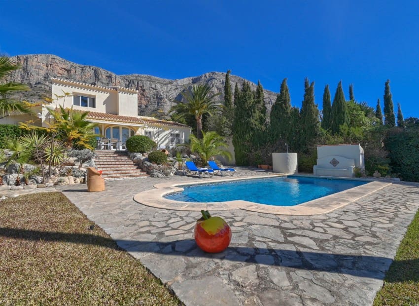 4 bedroom Villa for sale in Javea / Xabia with pool - € 749,000 (Ref: 9521463)