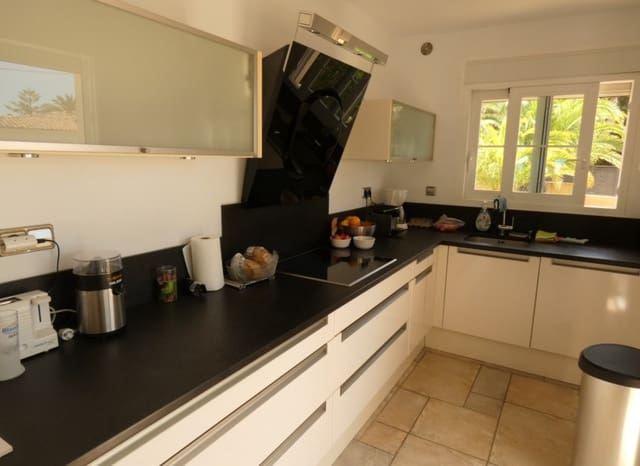 3 quarto Moradia para venda em Altea com piscina garagem - 690 000 € (Ref: 9523307)