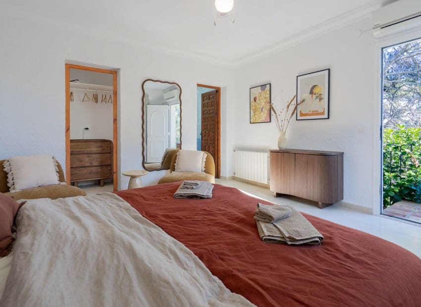 Chalet de 4 habitaciones en Ambolo en venta con piscina - 1.195.000 € (Ref: 9532809)