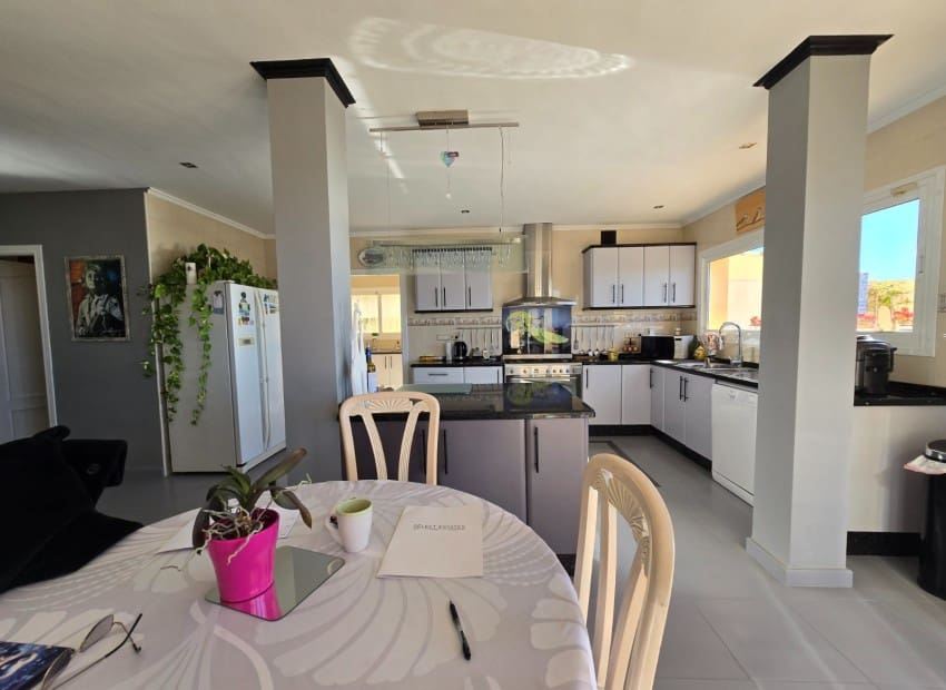 5 quarto Moradia para venda em Altea com piscina garagem - 1 200 000 € (Ref: 9534607)