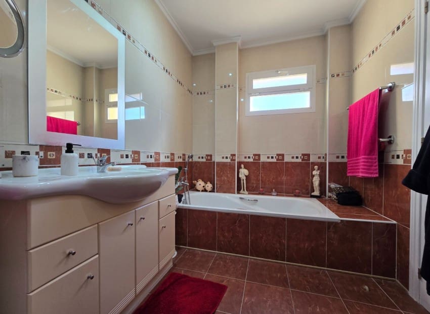 5 quarto Moradia para venda em Altea com piscina garagem - 1 200 000 € (Ref: 9534607)