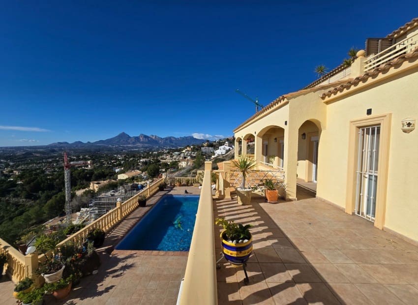 5 quarto Moradia para venda em Altea com piscina garagem - 1 200 000 € (Ref: 9534607)