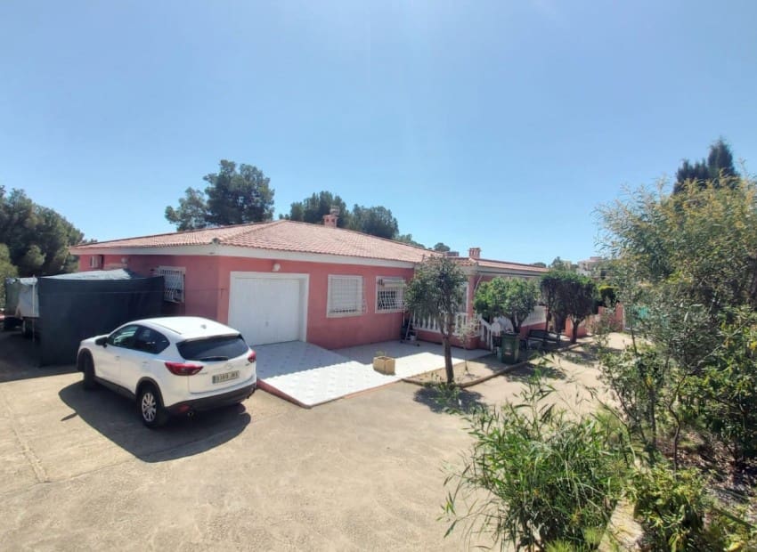 4 makuuhuone Huvila myytävänä paikassa La Nucia mukana uima-altaan 
autotalli - 560 000 € (Ref: 9539729)