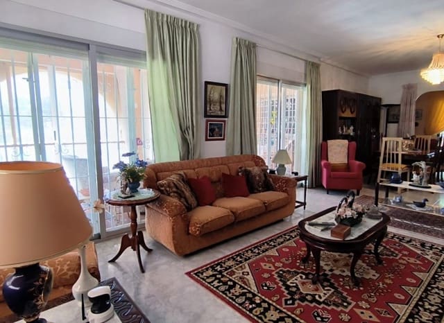 4 makuuhuone Huvila myytävänä paikassa Coloma  , La Nucia mukana uima-altaan 
autotalli - 560 000 € (Ref: 9539729)