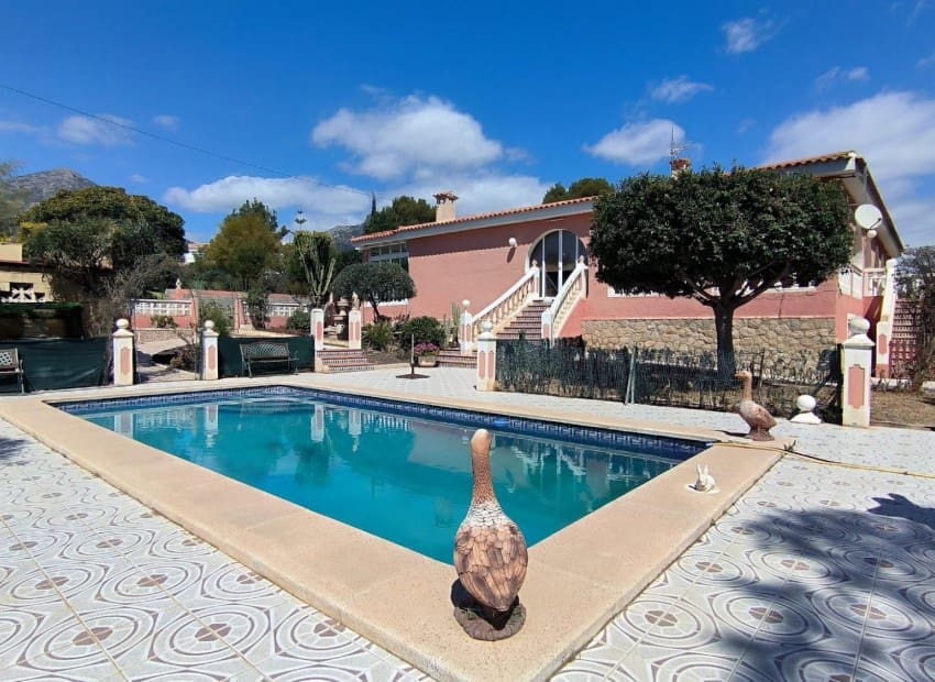 4 makuuhuone Huvila myytävänä paikassa La Nucia mukana uima-altaan 
autotalli - 560 000 € (Ref: 9539729)