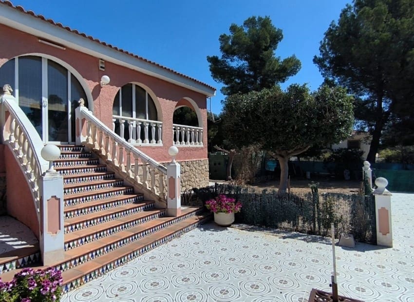 4 makuuhuone Huvila myytävänä paikassa La Nucia mukana uima-altaan 
autotalli - 560 000 € (Ref: 9539729)