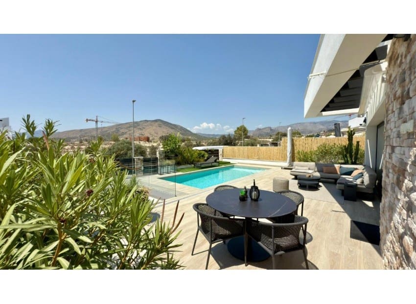 3 quarto Moradia para venda em Finestrat com piscina - 680 000 € (Ref: 9550063)