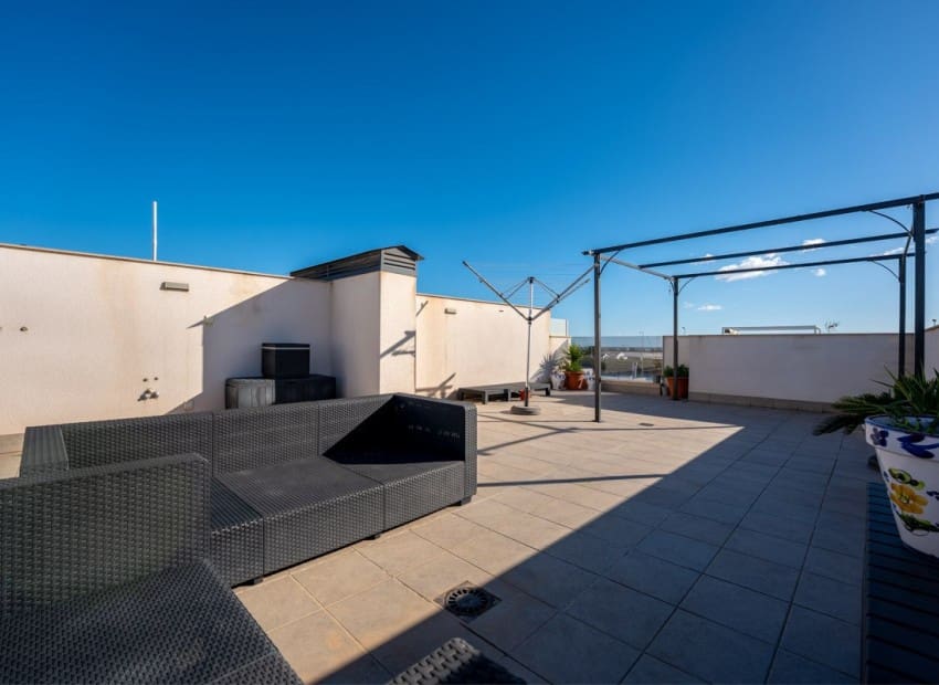 2 sovrum Semi-fristående Villa till salu i Pilar de la Horadada med pool - 229 900 € (Ref: 9553129)