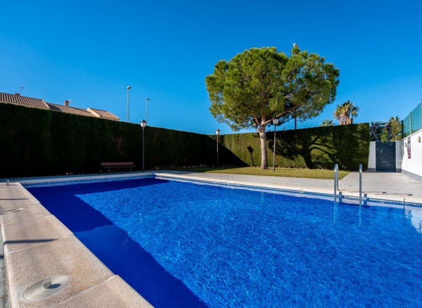 2 sovrum Semi-fristående Villa till salu i Pilar de la Horadada med pool - 229 900 € (Ref: 9553129)