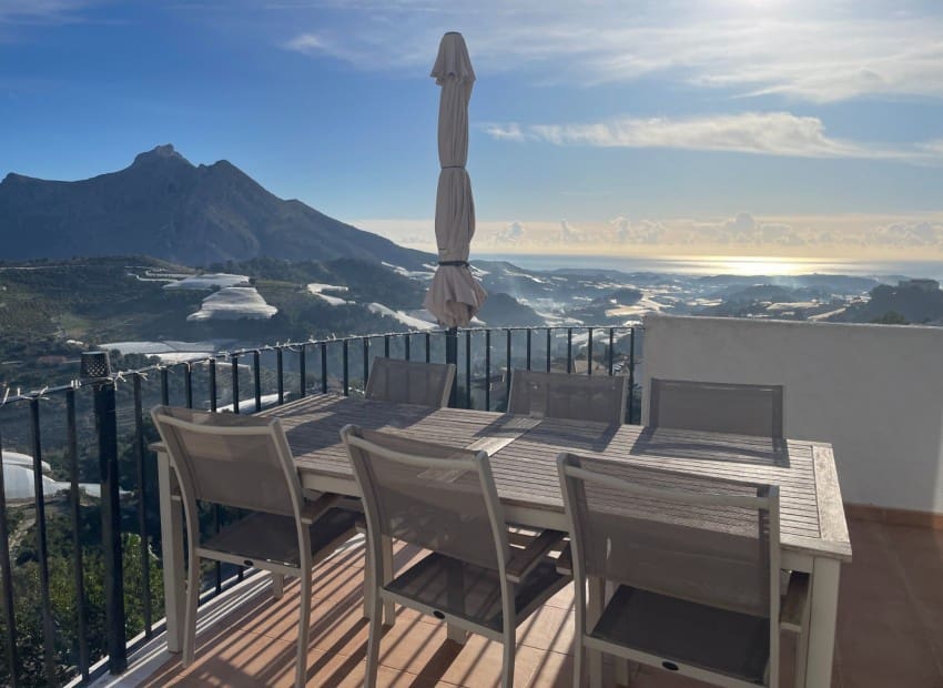 3 makuuhuone Omakotitalo myytävänä paikassa Callosa d'En Sarria mukana uima-altaan - 315 000 € (Ref: 9563922)