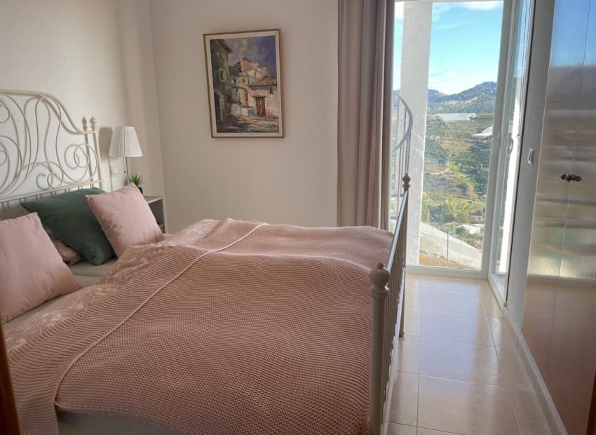 3 makuuhuone Omakotitalo myytävänä paikassa Callosa d'En Sarria mukana uima-altaan - 315 000 € (Ref: 9563922)