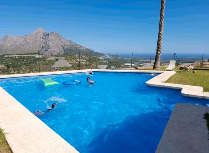 3 makuuhuone Omakotitalo myytävänä paikassa Callosa d'En Sarria mukana uima-altaan - 315 000 € (Ref: 9563922)