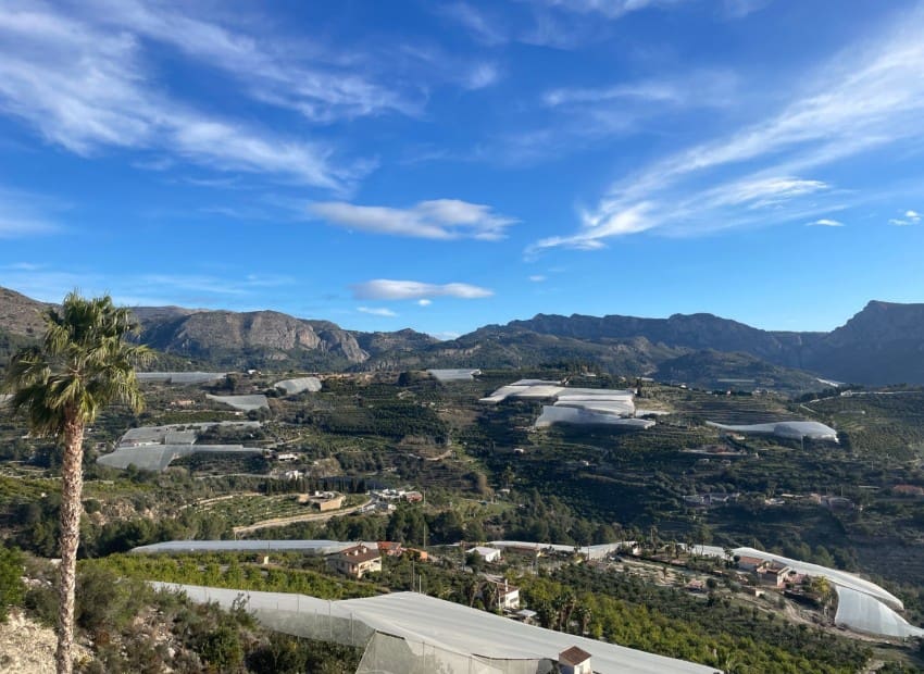 3 makuuhuone Omakotitalo myytävänä paikassa Callosa d'En Sarria mukana uima-altaan - 315 000 € (Ref: 9563922)