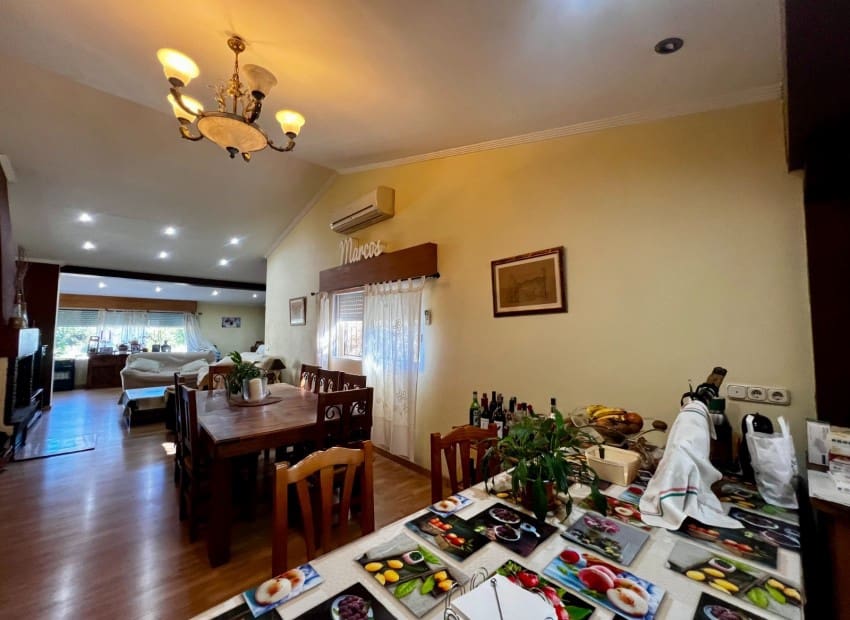 4 makuuhuone Huvila myytävänä paikassa Polop mukana uima-altaan 
autotalli - 375 000 € (Ref: 9570283)