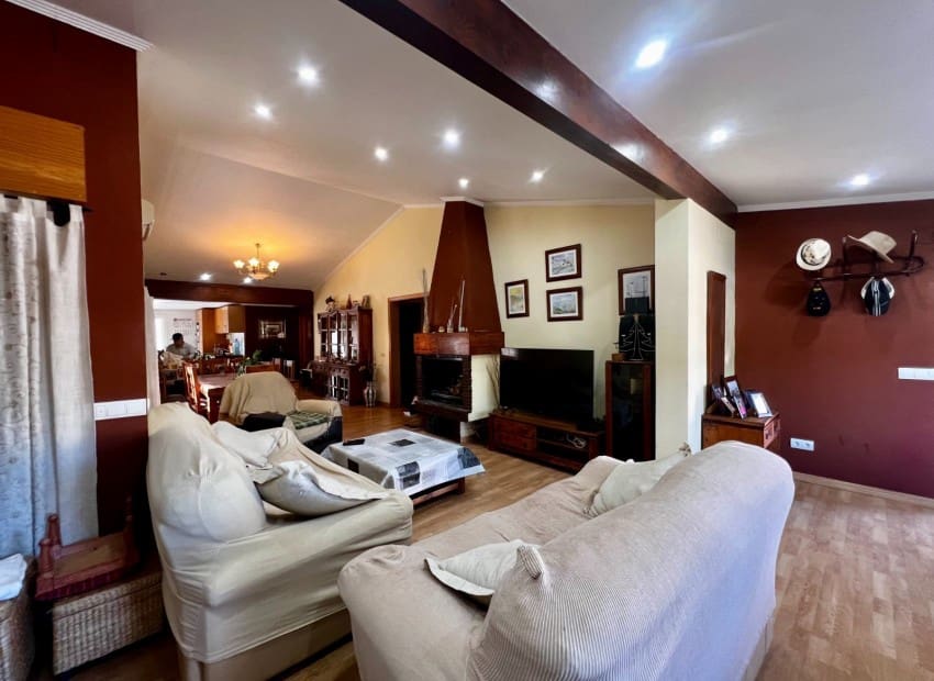 4 makuuhuone Huvila myytävänä paikassa Polop mukana uima-altaan 
autotalli - 375 000 € (Ref: 9570283)