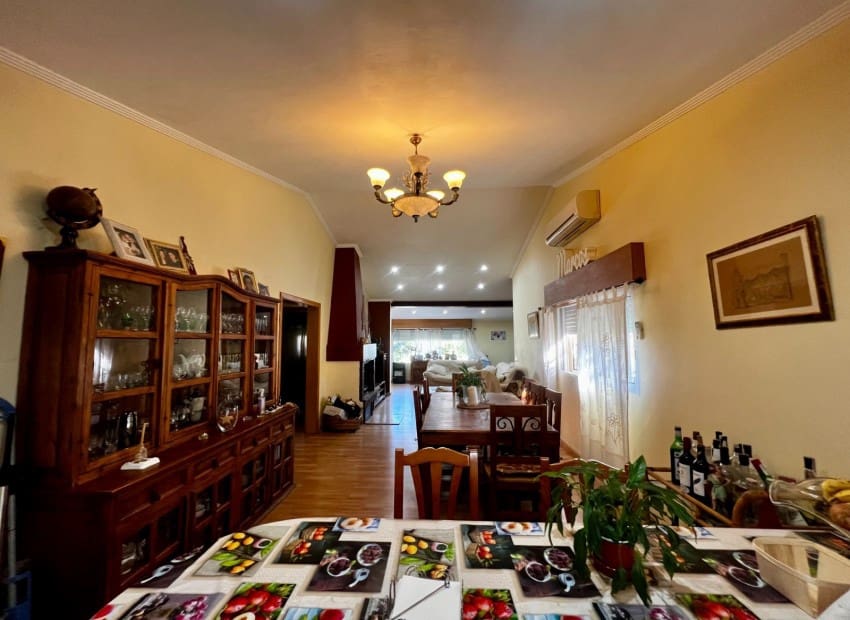 4 makuuhuone Huvila myytävänä paikassa Polop mukana uima-altaan 
autotalli - 375 000 € (Ref: 9570283)