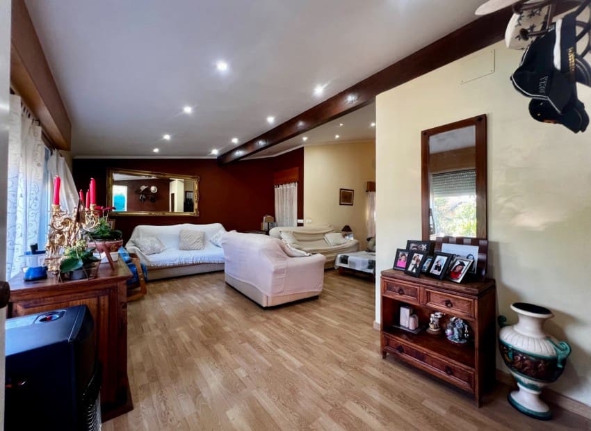 4 makuuhuone Huvila myytävänä paikassa Polop mukana uima-altaan 
autotalli - 375 000 € (Ref: 9570283)