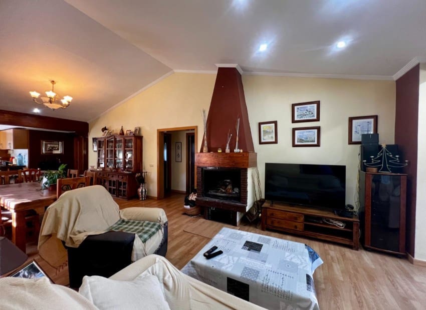 4 makuuhuone Huvila myytävänä paikassa Polop mukana uima-altaan 
autotalli - 375 000 € (Ref: 9570283)