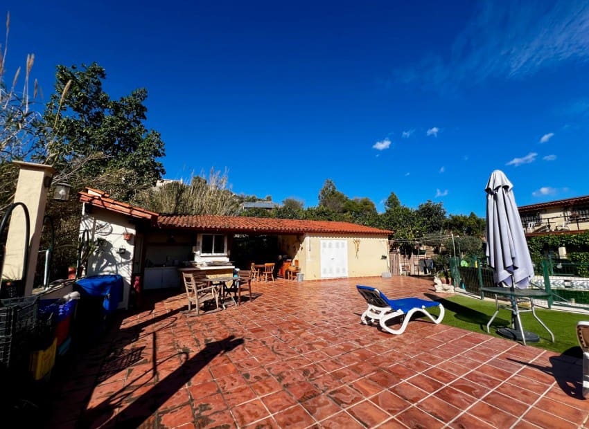 4 makuuhuone Huvila myytävänä paikassa Polop mukana uima-altaan 
autotalli - 375 000 € (Ref: 9570283)