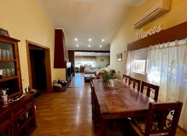 4 makuuhuone Huvila myytävänä paikassa Polop mukana uima-altaan 
autotalli - 375 000 € (Ref: 9570283)