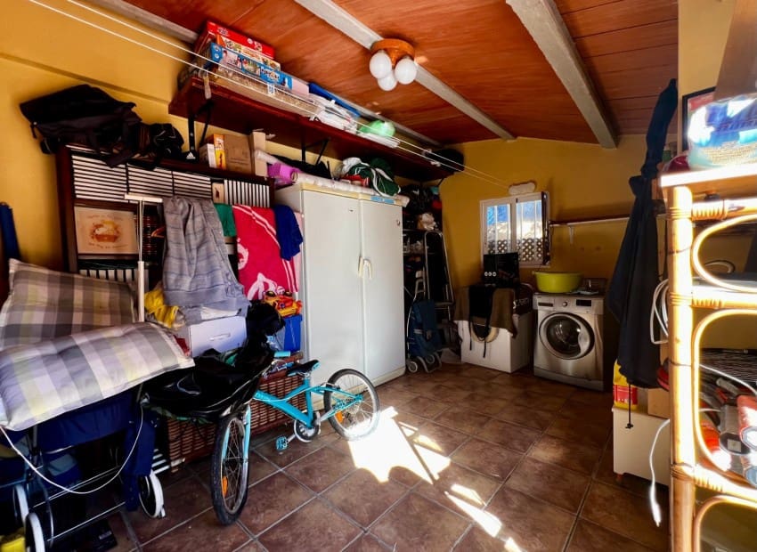 4 makuuhuone Huvila myytävänä paikassa Polop mukana uima-altaan 
autotalli - 375 000 € (Ref: 9570283)