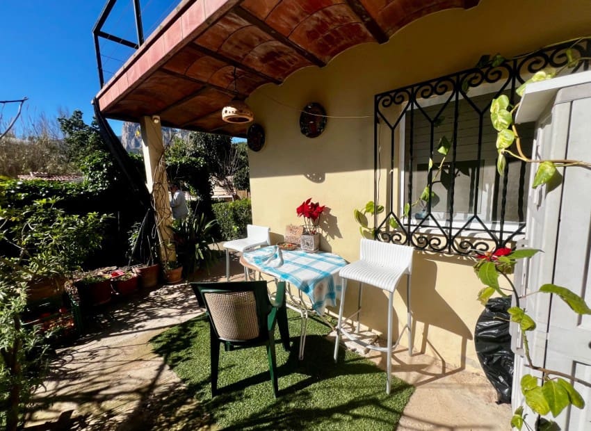 4 makuuhuone Huvila myytävänä paikassa Polop mukana uima-altaan 
autotalli - 375 000 € (Ref: 9570283)