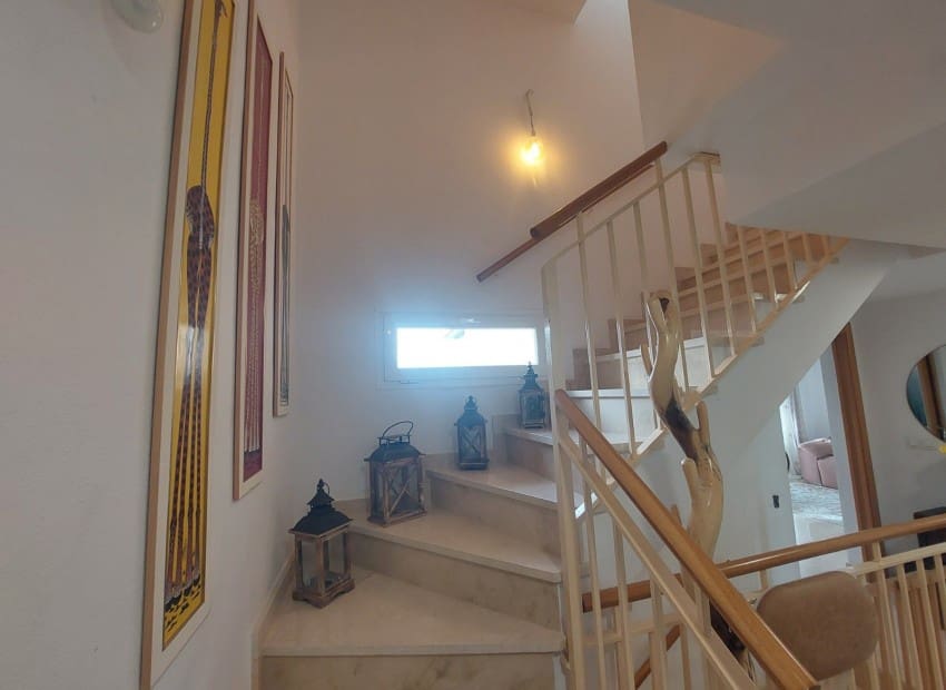 5 makuuhuone Huvila myytävänä paikassa La Nucia mukana uima-altaan - 385 000 € (Ref: 9599956)